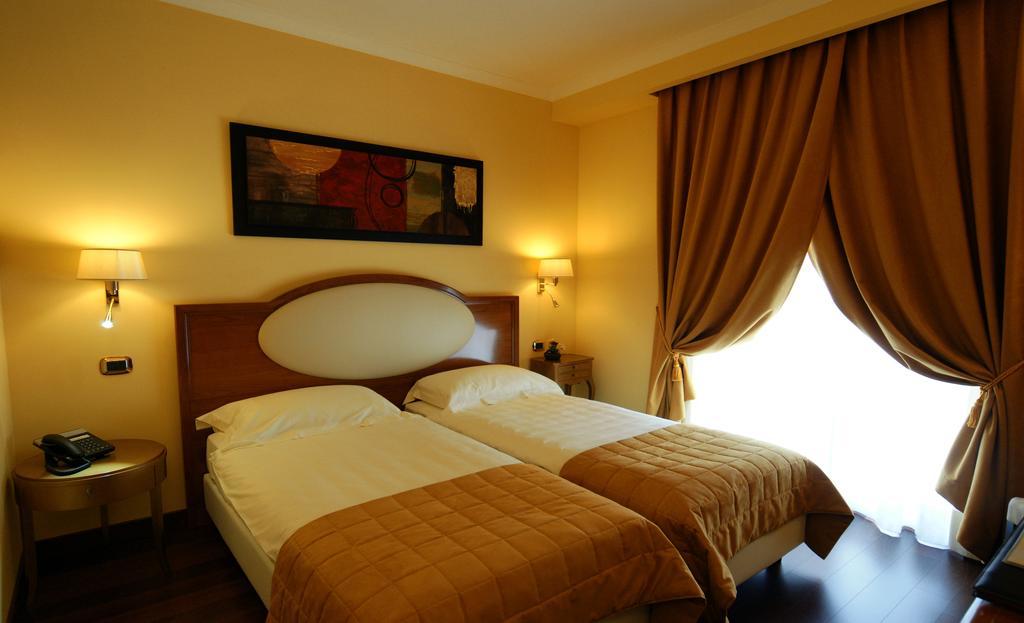 Bram Hotel Sant'Eufemia Lamezia Room photo